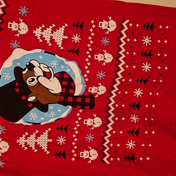 Buc-ees Christmas T-Shirt - Picture 3 of 5